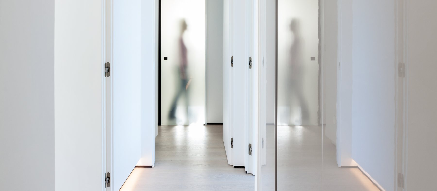 Mirrored corridor in a private residence, Athens — AKPRAXIS architecture and construction
